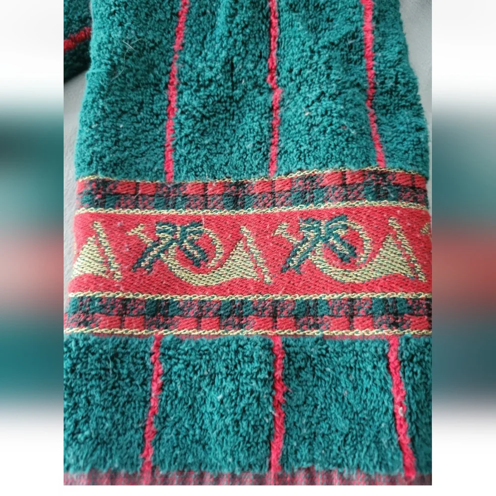 Vintage Fieldcrest Christmas Holiday Hand Towels Green Red Gold 100% Cotton Set